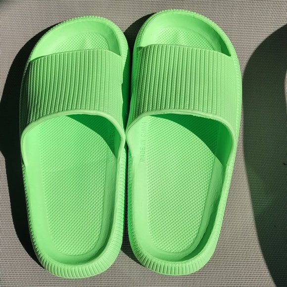 Cloud Cushion Cozi Slides Size 7.5 to 8 LNWOT - Picture 2 of 13